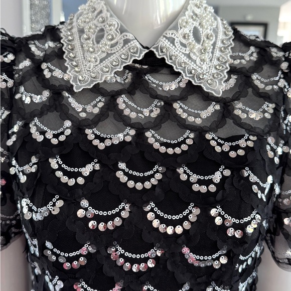 New 🖤 Chic Black and White Mini Dress with Lace Collar - Picture 6 of 17